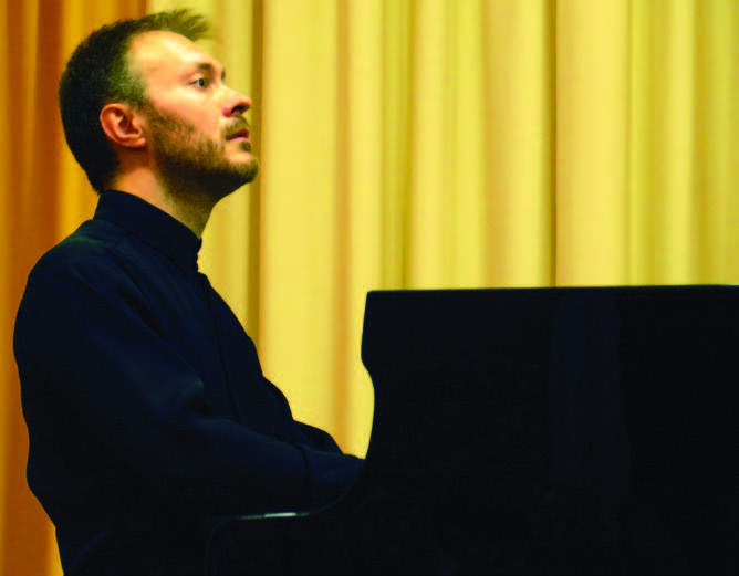 Mikhail Shilyaev (piano)
